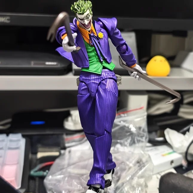 Kaiyodo Revoltech Joker Ver.1.5 Collectible Figure