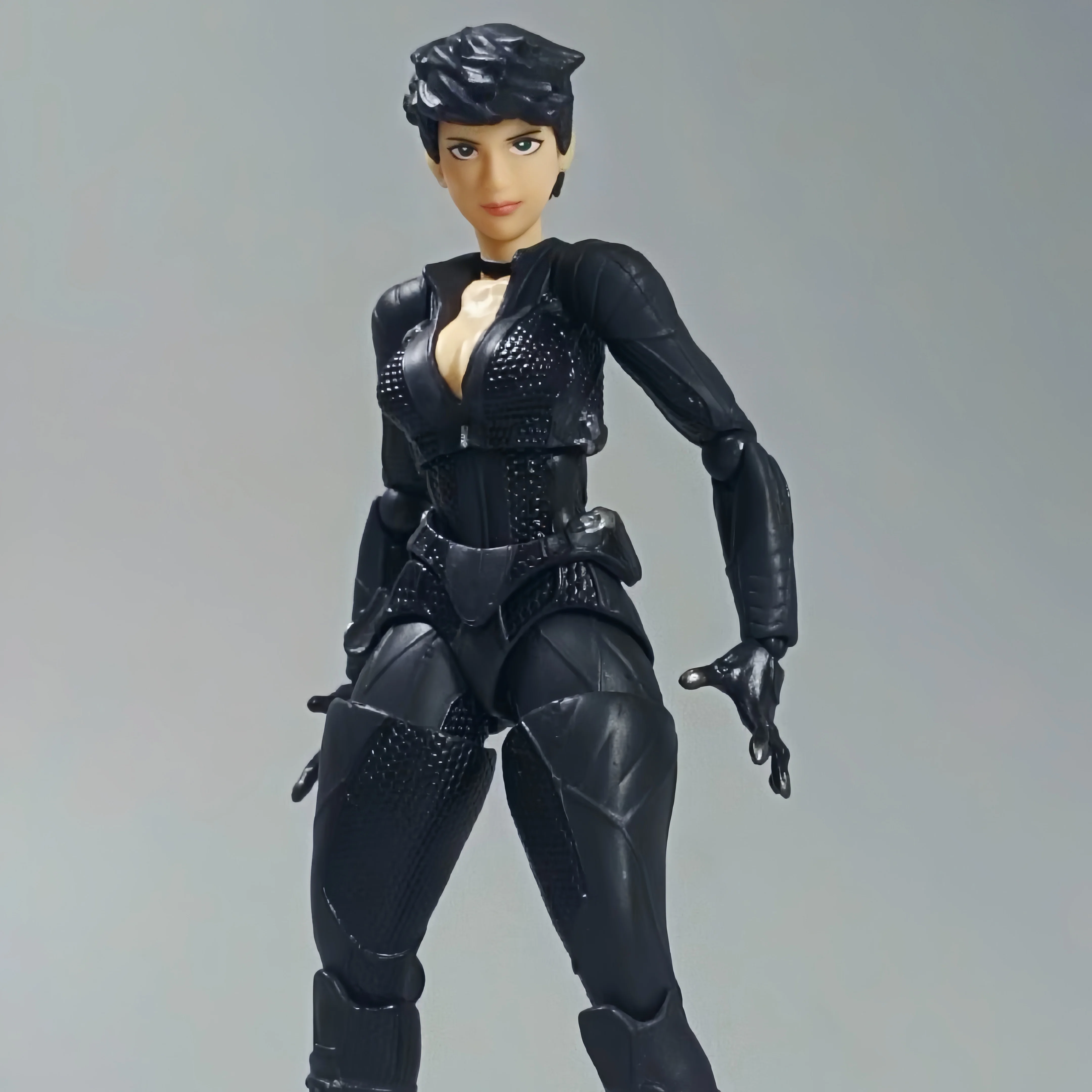 Revoltech Catwoman Action Figure Collectible Toy Gift - Image 3